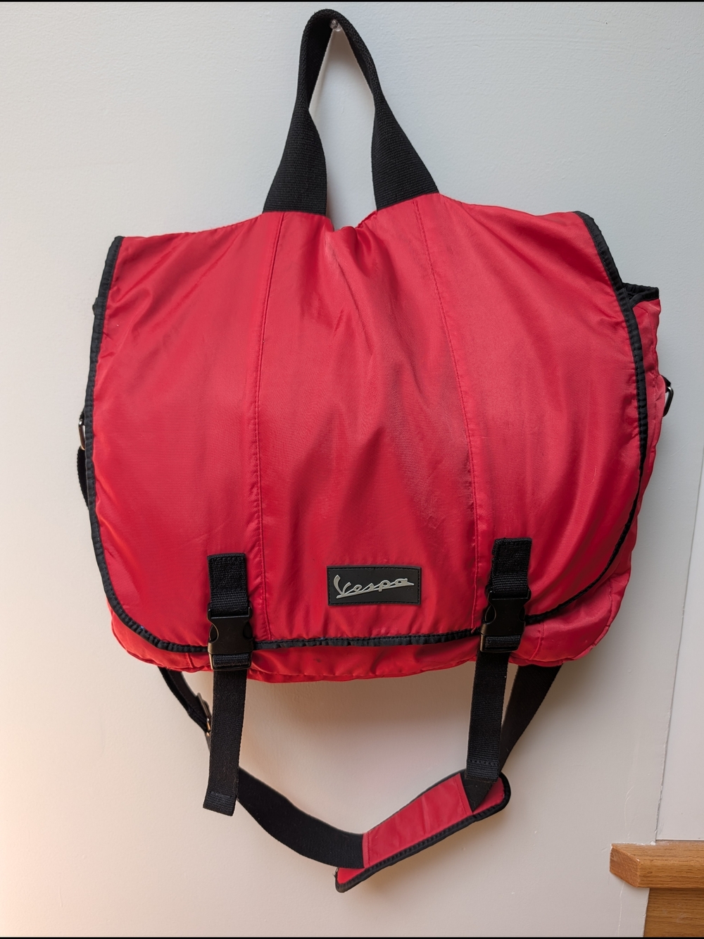 Vespa Red Messenger Bag Laptop Shoulder Bag Large Crossbody Travel School EUC